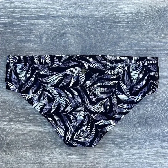 PrAna Marina Top (D-Cup) & Chambra Bottoms, black springtime - Picture 10 of 15